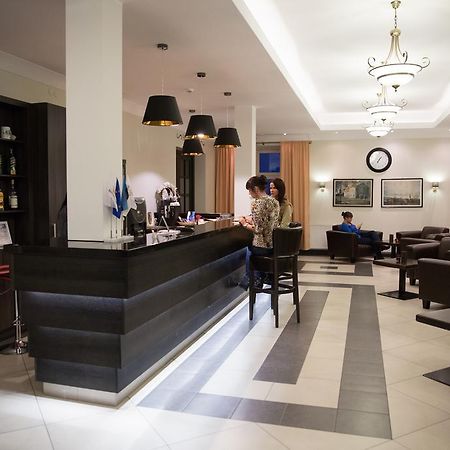 Hotell Wesenbergh Rakvere Buitenkant foto