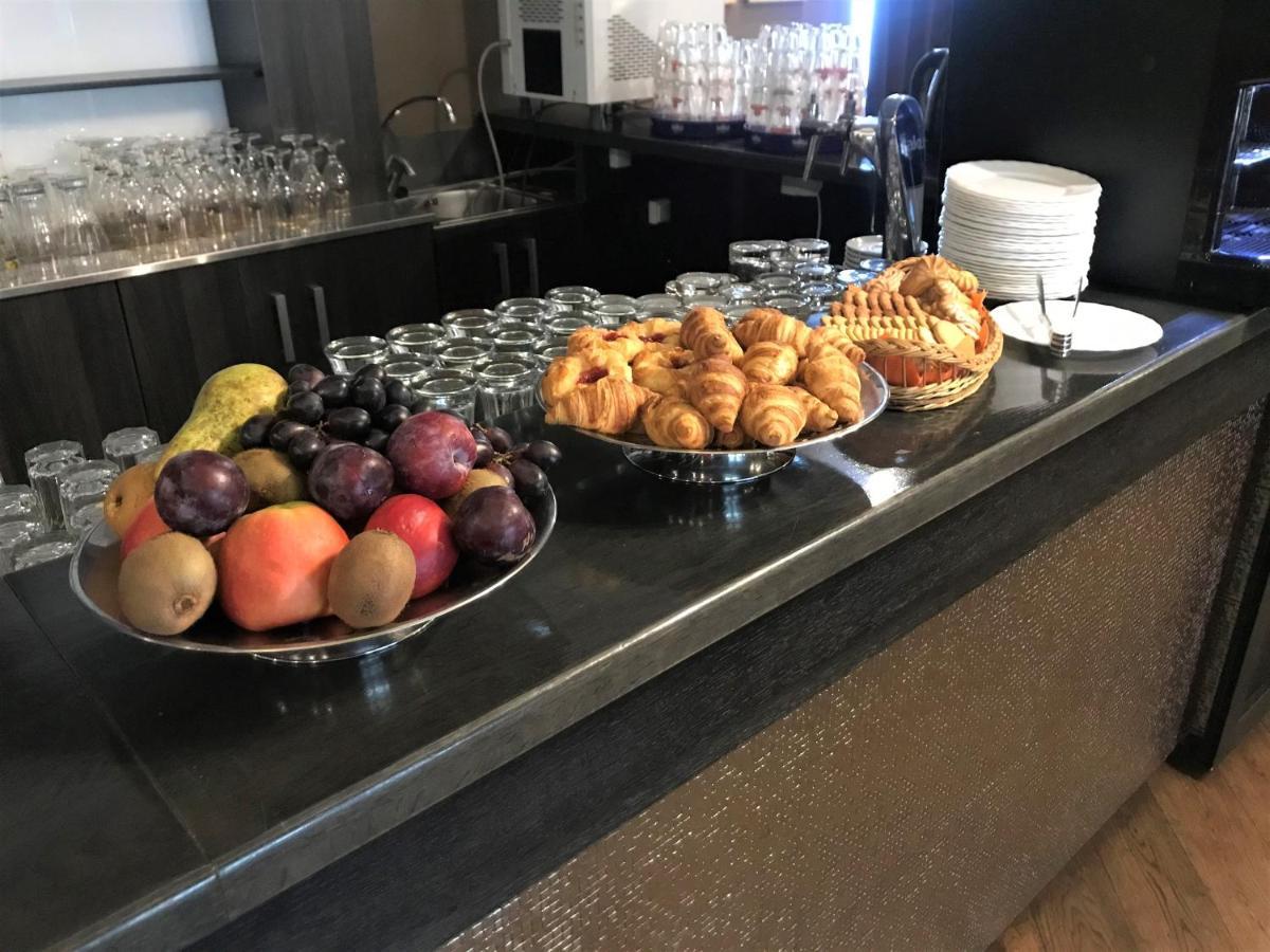 Hotell Wesenbergh Rakvere Buitenkant foto
