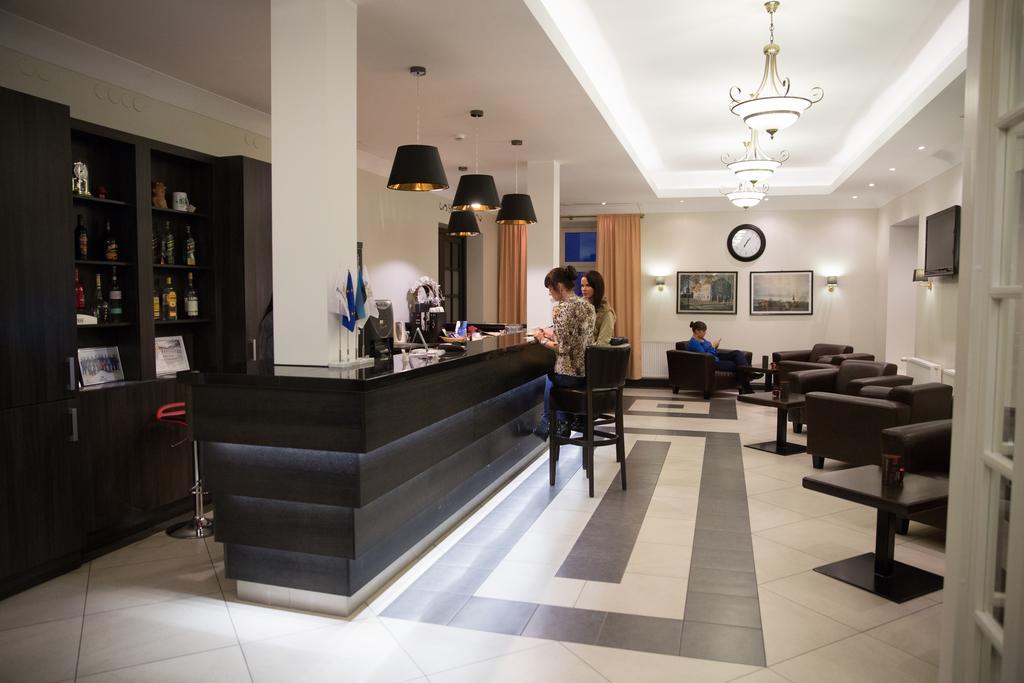 Hotell Wesenbergh Rakvere Buitenkant foto